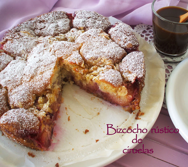 Bizcocho rústico de almendras y ciruelas