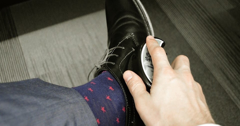 how to clean shoes to make them look new