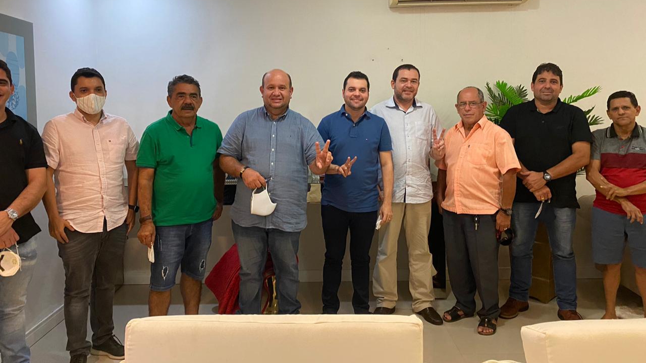 Blog do Ricardo Farias: "Política é grupo, e ganha quem tem os melhores