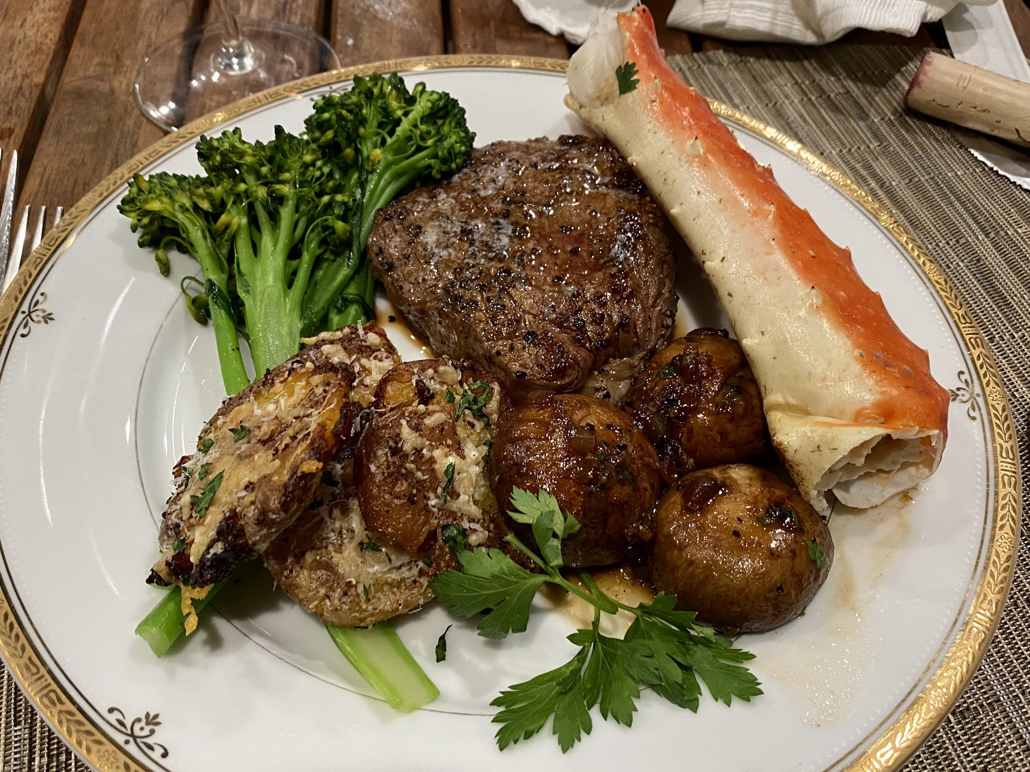 GREAT EATS HAWAII: STEAK AND CRAB DINNER WITH APPETIZER EXTRAVAGANZA