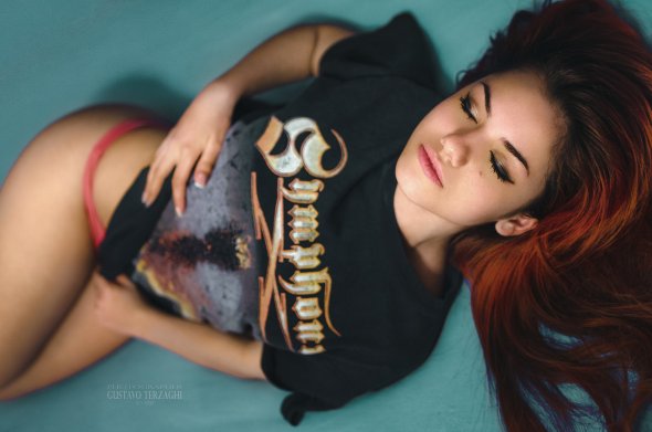 Delaia González linda modelo beleza ruiva mulher jovem fotografia por Gustavo Terzaghi