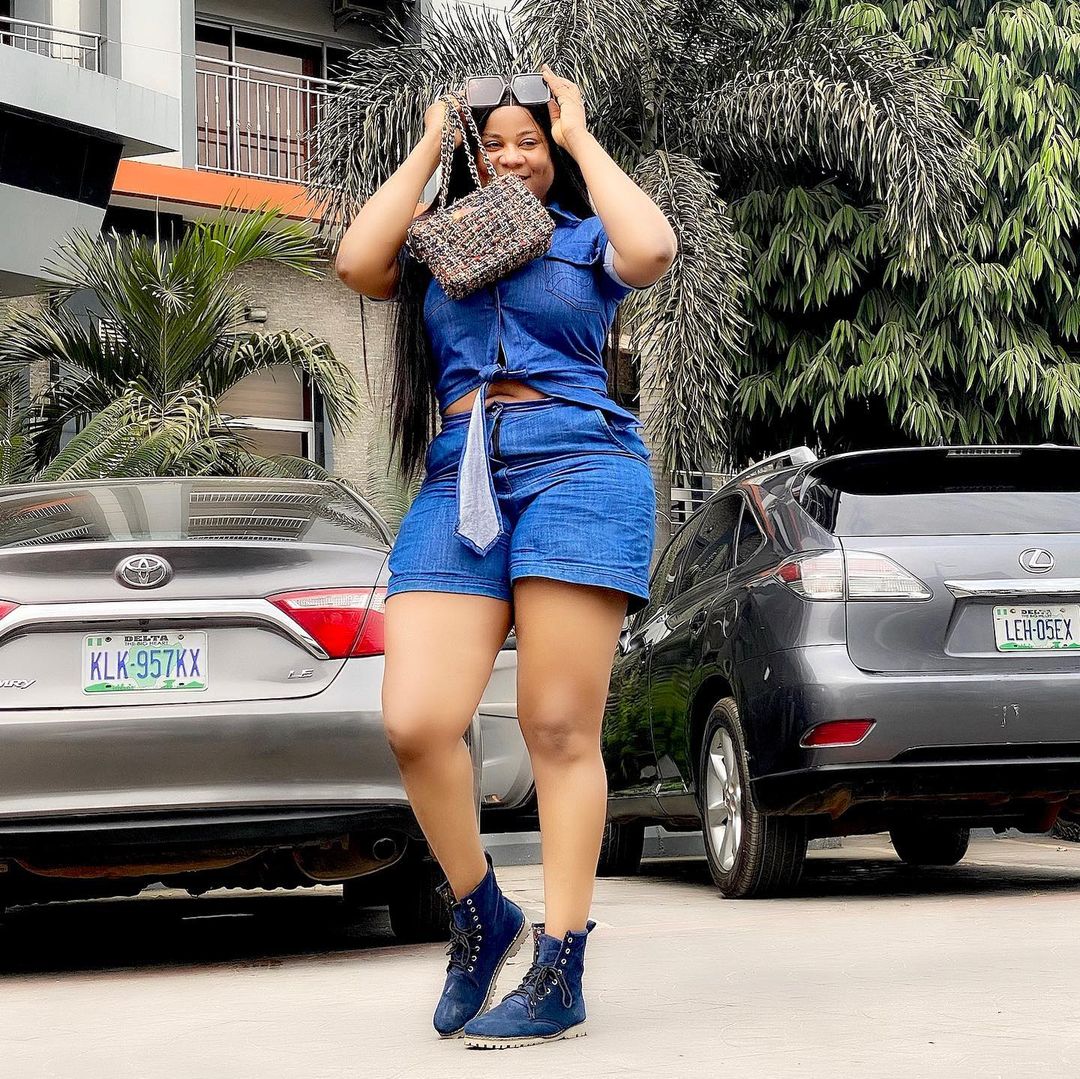 House, Car : Uju Okoli drives a nice car of her own and lives in a nice house.