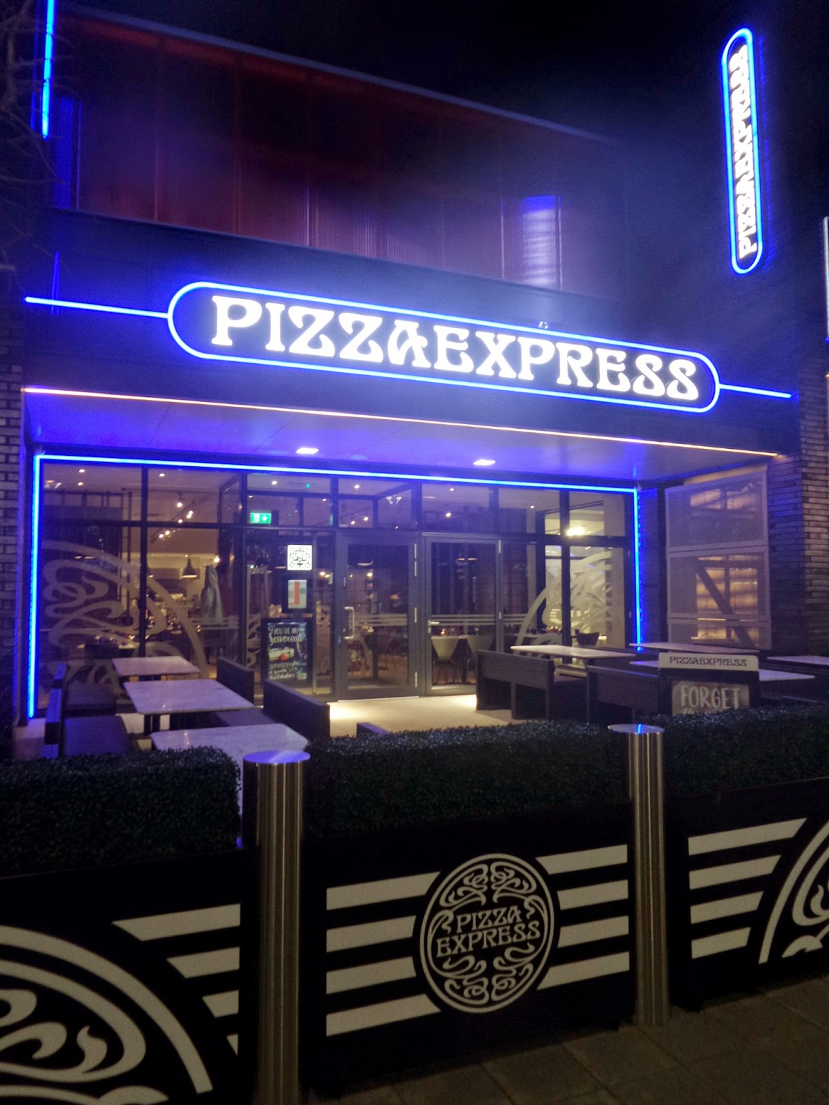 Pizza Express, where the children paid for our meall