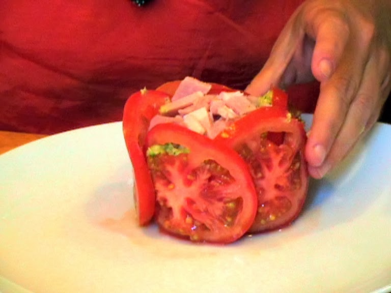 ricetta - anello di pomodoro con tartare di avocado