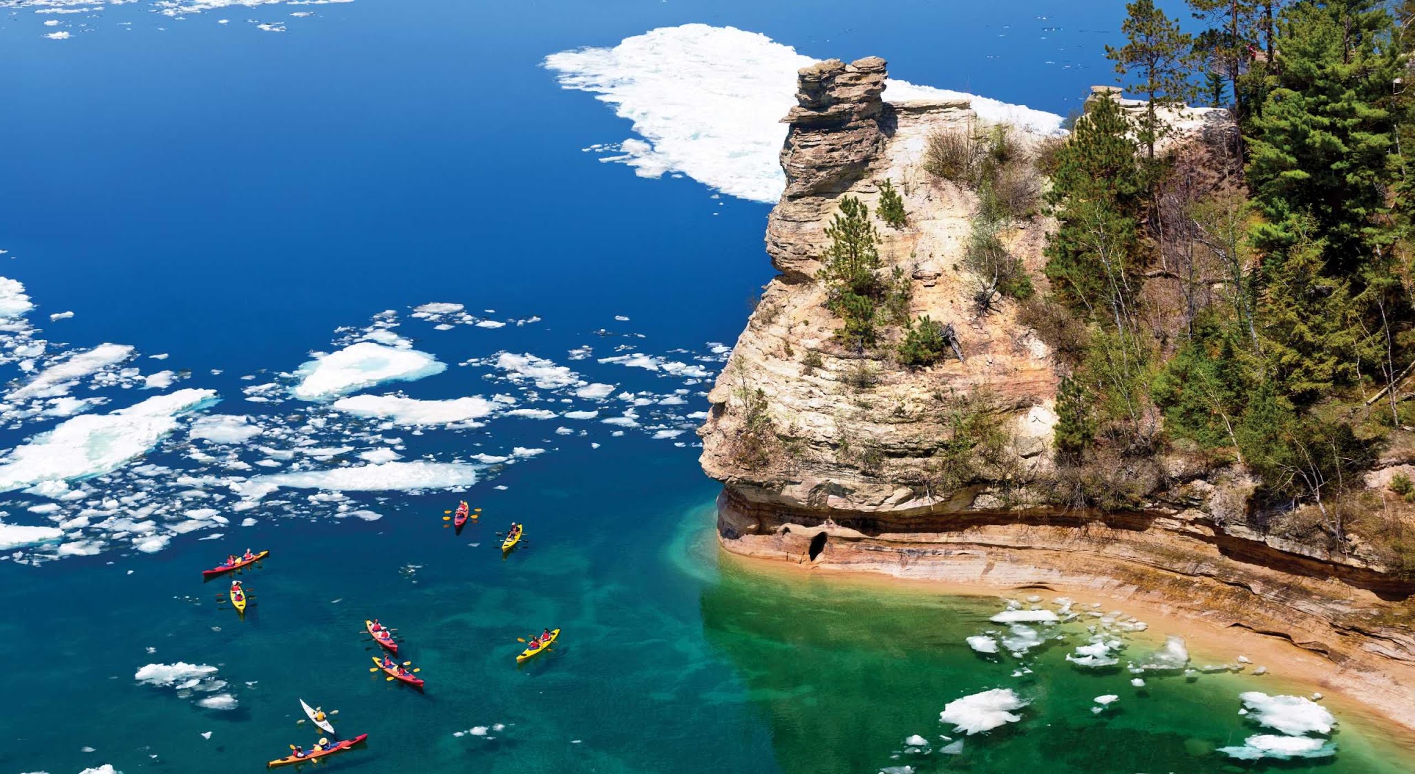 Pictured Rocks National Lakeshore, USA (with Map & Photos)