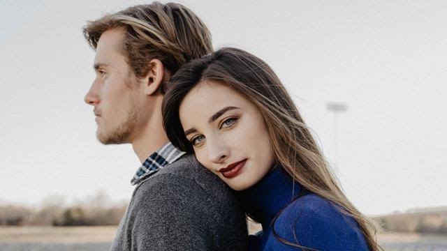 Kenali Tanda - Tanda ini, Kemungkinan Besar Cowok Kalian Selingkuh