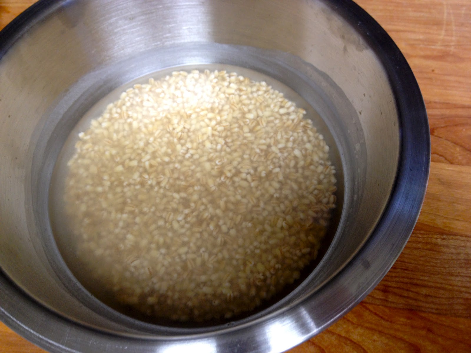 вареная перловка в кастрюле. сварить рассыпчатую перловку на воде в кастрюле. как сварить перловку рассыпчатой. крупы для варки. сварить рассыпчатую перловку на воде в кастрюле.