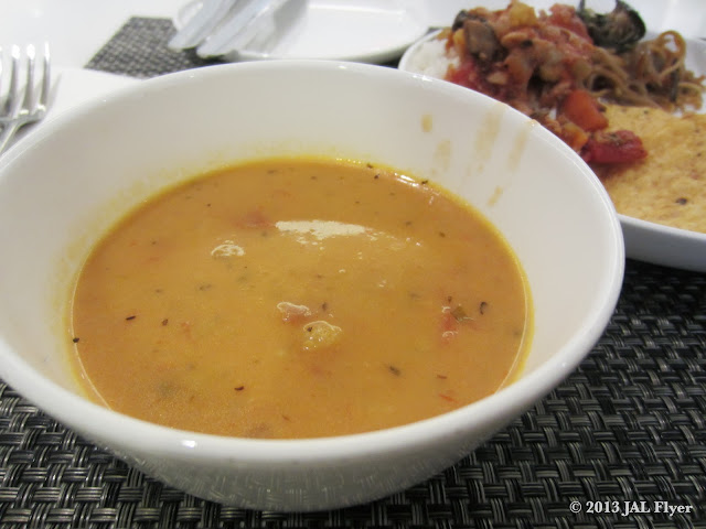 JAL Business Class trip report on JL061 - Roasted garlic tomato soup at oneworld Business Class Lounge at Los Angeles TBIT