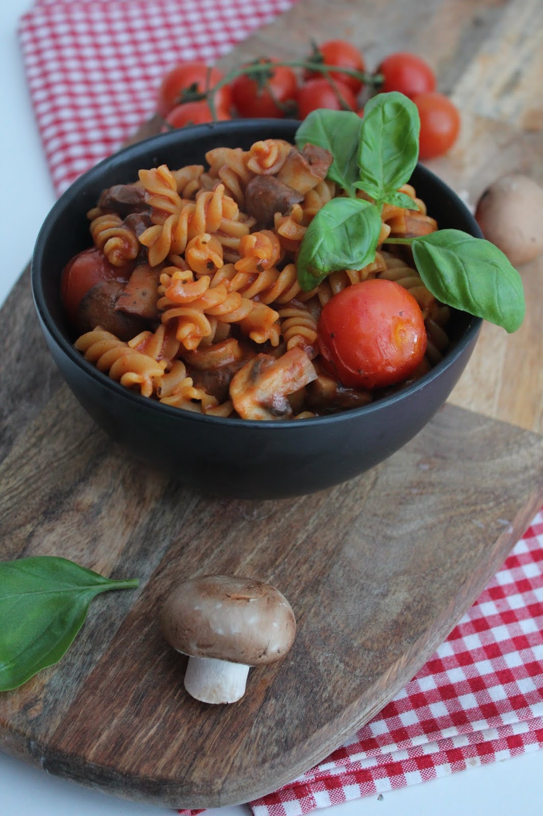 Onepot Nudeln mit Champignons in Tomatensoße