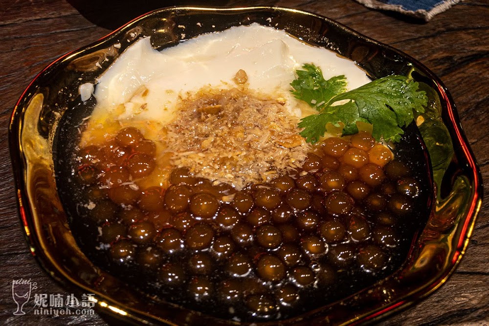 【台北大安美食】白水豆花(永康店)。宜蘭特產花生麥芽糖巧變香菜豆花