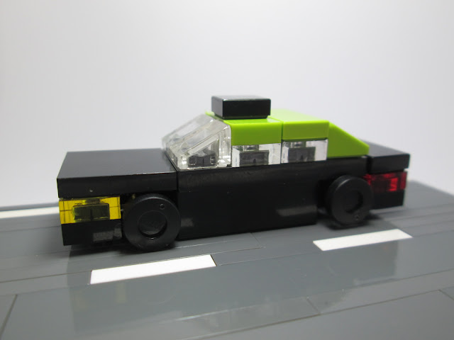 MOC LEGO Táxi português construído em micro escala