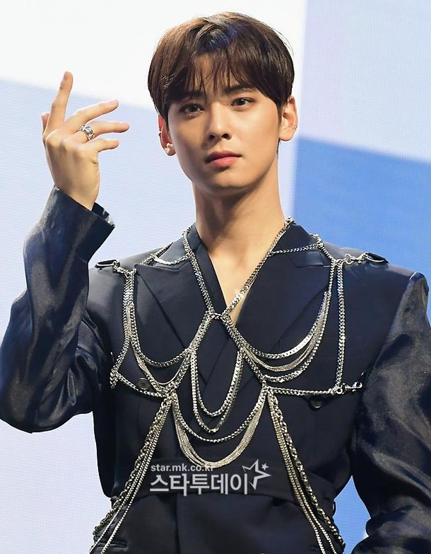 astro cha eunwoo is positively considering his appearance astro cha eunwoo is positively considering his appearance