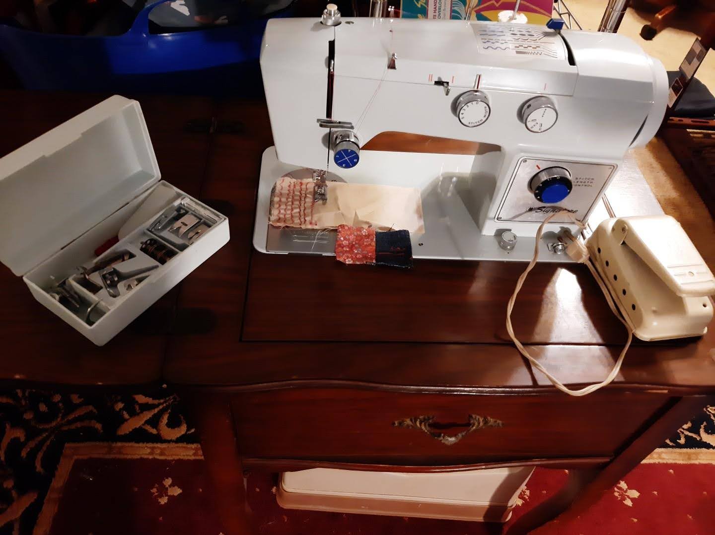 Montgomery Ward UHT J 1276 Happy zigzag Sewing Machines