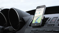 Collegare lo smartphone in auto: supporto, musica, vivavoce e caricabatterie