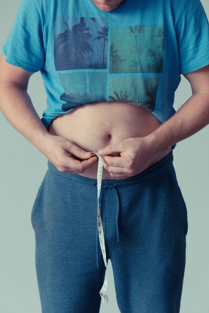 وزن میں کمی: ماہ میں پیٹ کی چربی کھونے کے ماہر تجاویز