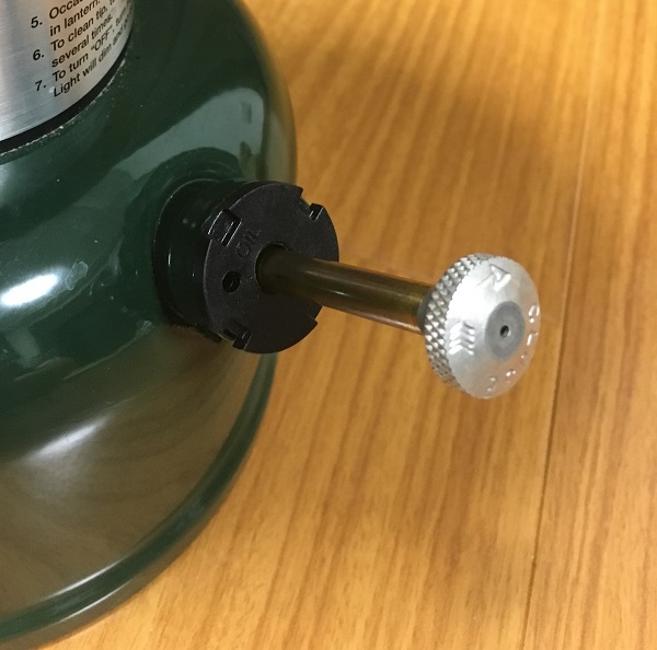 Coleman コールマン 639c 丈夫で壊れにくくバカでも使えるぐらい簡単なケロシンランタン 野外活動 キャンプ 沼の畔から