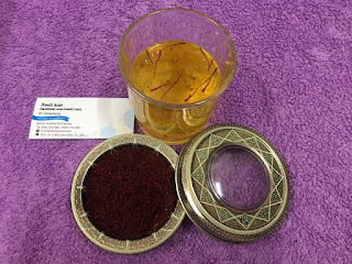 Yến chấm huyết và Saffron.