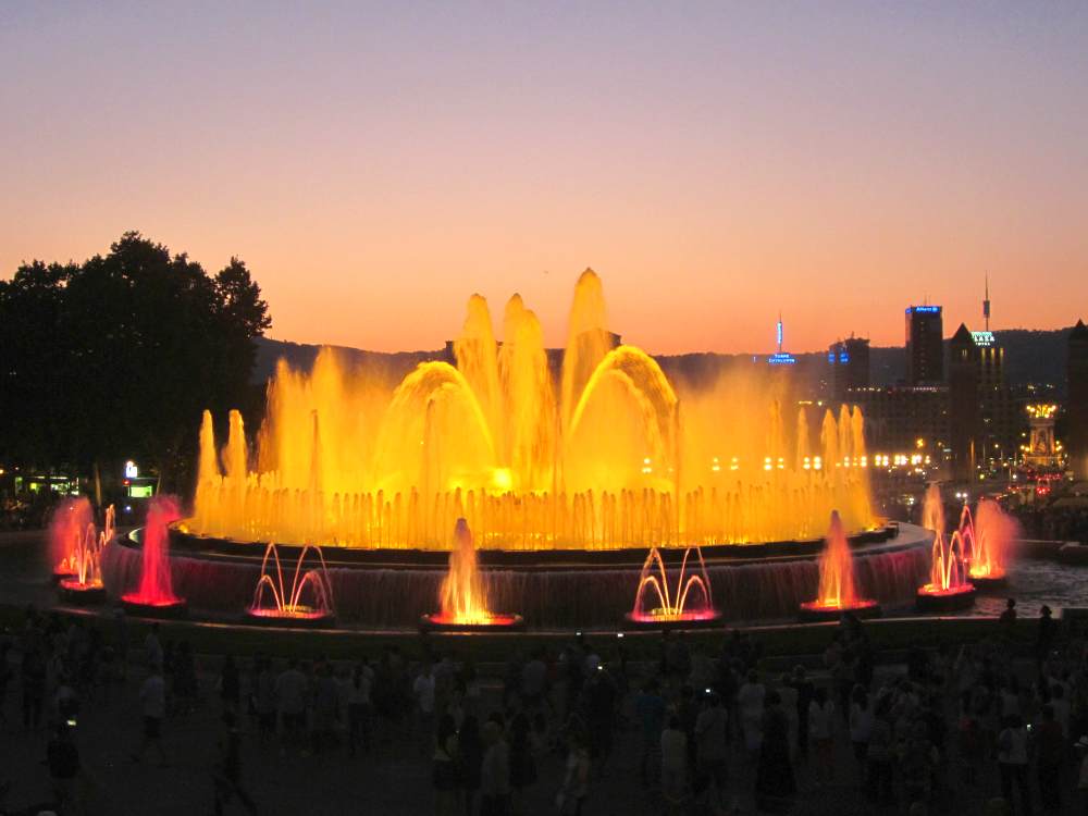 BARCELONA MONTJUIC MAGIC FOUNTAIN Beautiful places of Barcelona and