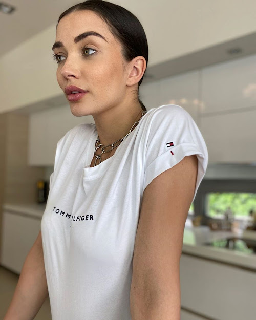 DC COMICS AND ARROWVERSE : Supergirl Star Amy Jackson – Awesome and ...