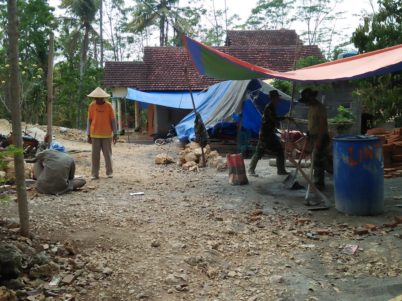  Tenda  Tenda  Menghiasi TMMD Reg Ke 106 Kodim 0818 Malang Batu