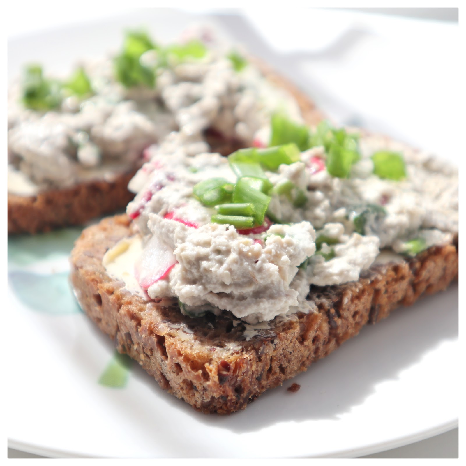 A simple recipe for vegan sunflower paste with cucumber and dill