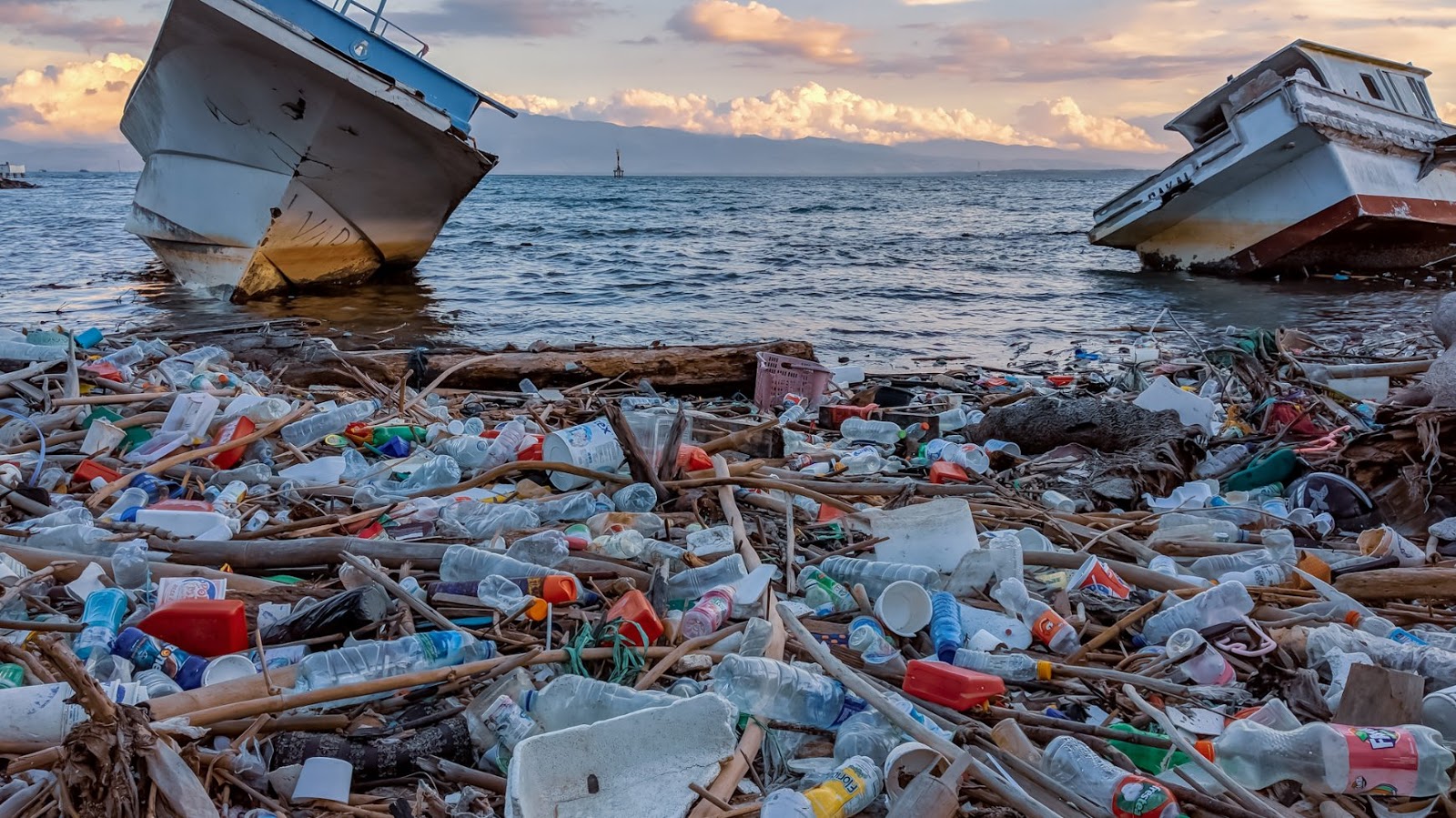 Foto Limbah  Atau Sampah Padat Dibuang Ke Laut