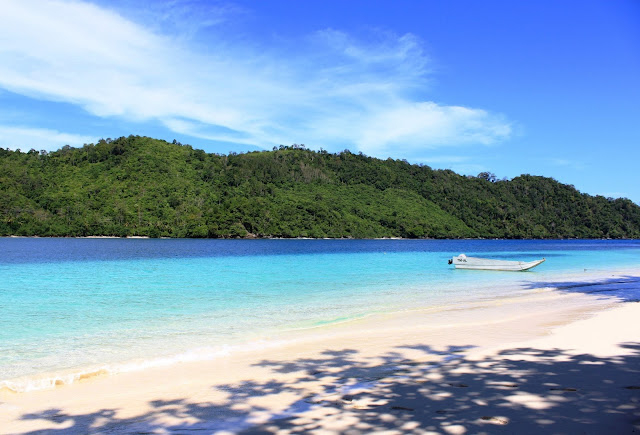 Lebaran is the right time for a vacation. The beauty of the White Sand Beach in Lampung