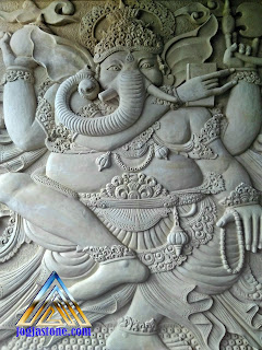 Ukiren Relief batu alam putih/krem dibuat dari batu alam jogja gambar motif gambar Ganesha