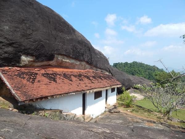 කලාගාරයක් බදු - දනකිරිගල රජ මහ විහාරය ☸️🙏🍃 (Danakirigala Raja Maha Viharaya) - Your Choice Way