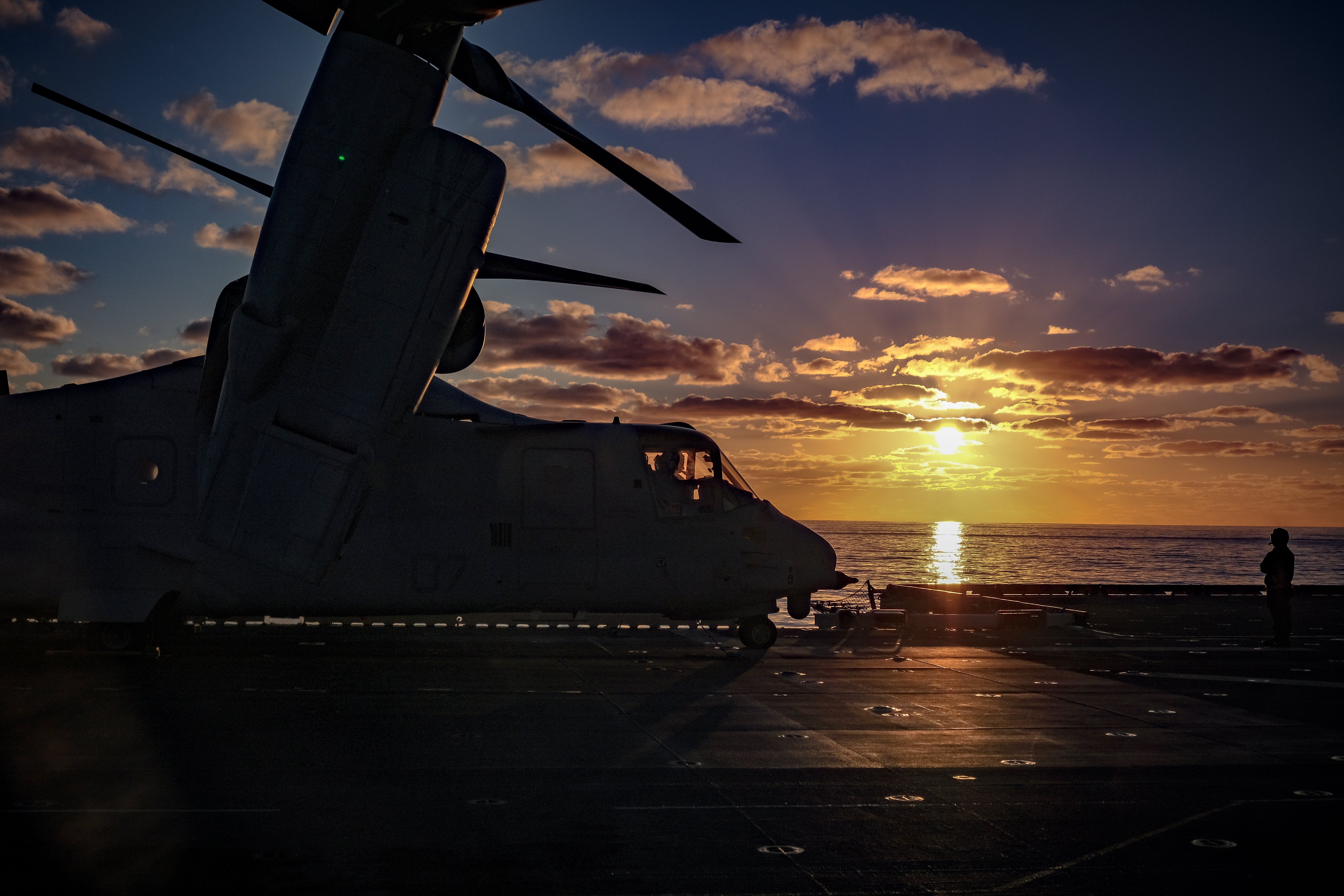 SNAFU! 31st Marine Expedition Department conducts night flights at the