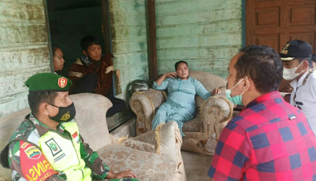 Babinsa Rapius bersama Perangkat Desa dan Dinas Kemendes Natuna Ajak Warga Untuk Melakukan Vaksinasi Babinsa Rapius bersama Perangkat Desa dan Dinas Kemendes Natuna Ajak Warga Untuk Melakukan Vaksinasi