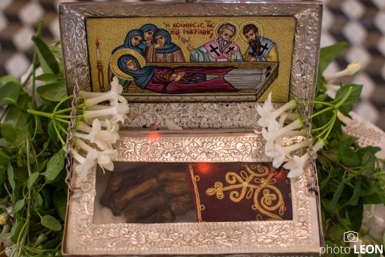 Λείψανο της Οσίας Μακρίνης στην Ιερά Μονή Γρηγορίου Αγίου Όρους https://leipsanothiki.blogspot.be/
