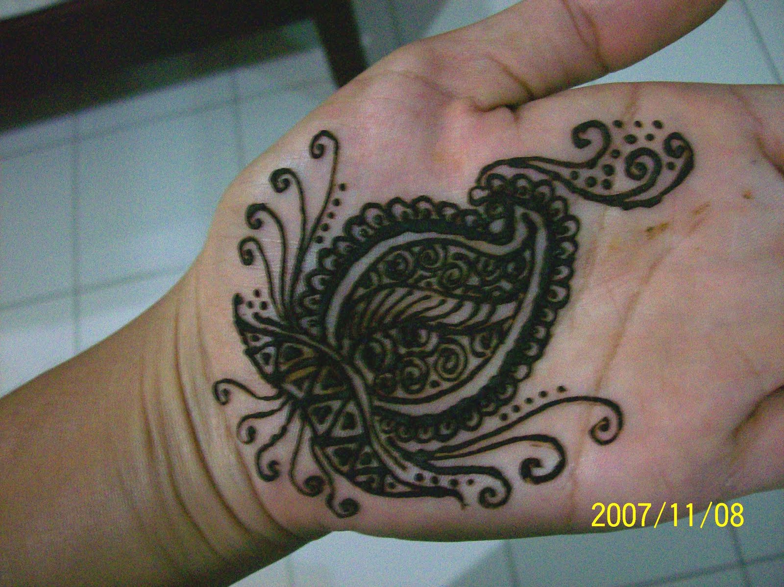 Mentari Timor Florist and Wedding Creation: Corak-corak lukisan inai