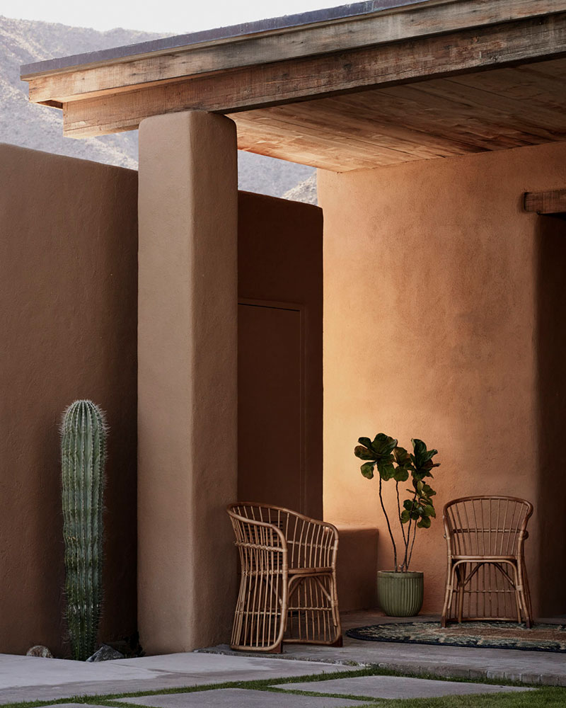    pod-zharkim-solncem-