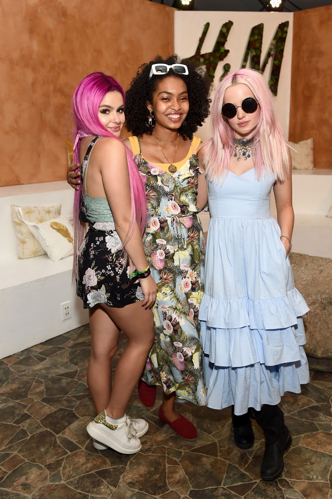 Daily Celebrities Paparazzi, Candid and Photoshoot Pictures: Dove