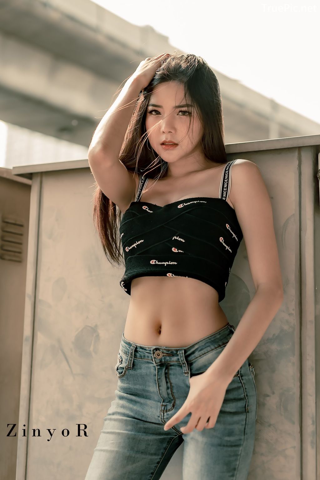 Image-Thailand-Model-Phitchamol-Srijantanet-Black-Crop-Top-and-Jean-TruePic.net- Picture-11