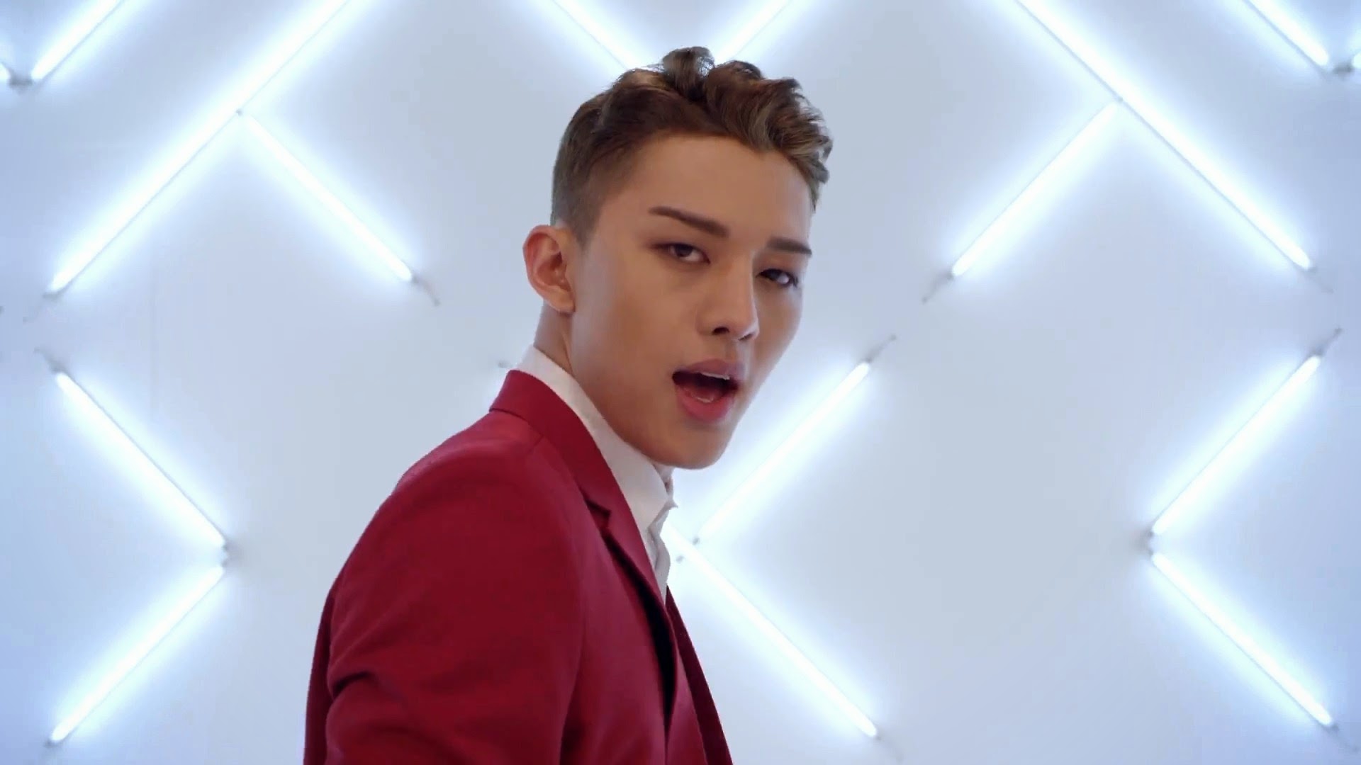 Mr mr out. Mr mr out. китайские мальчики группа. Mr mr out. Mr.