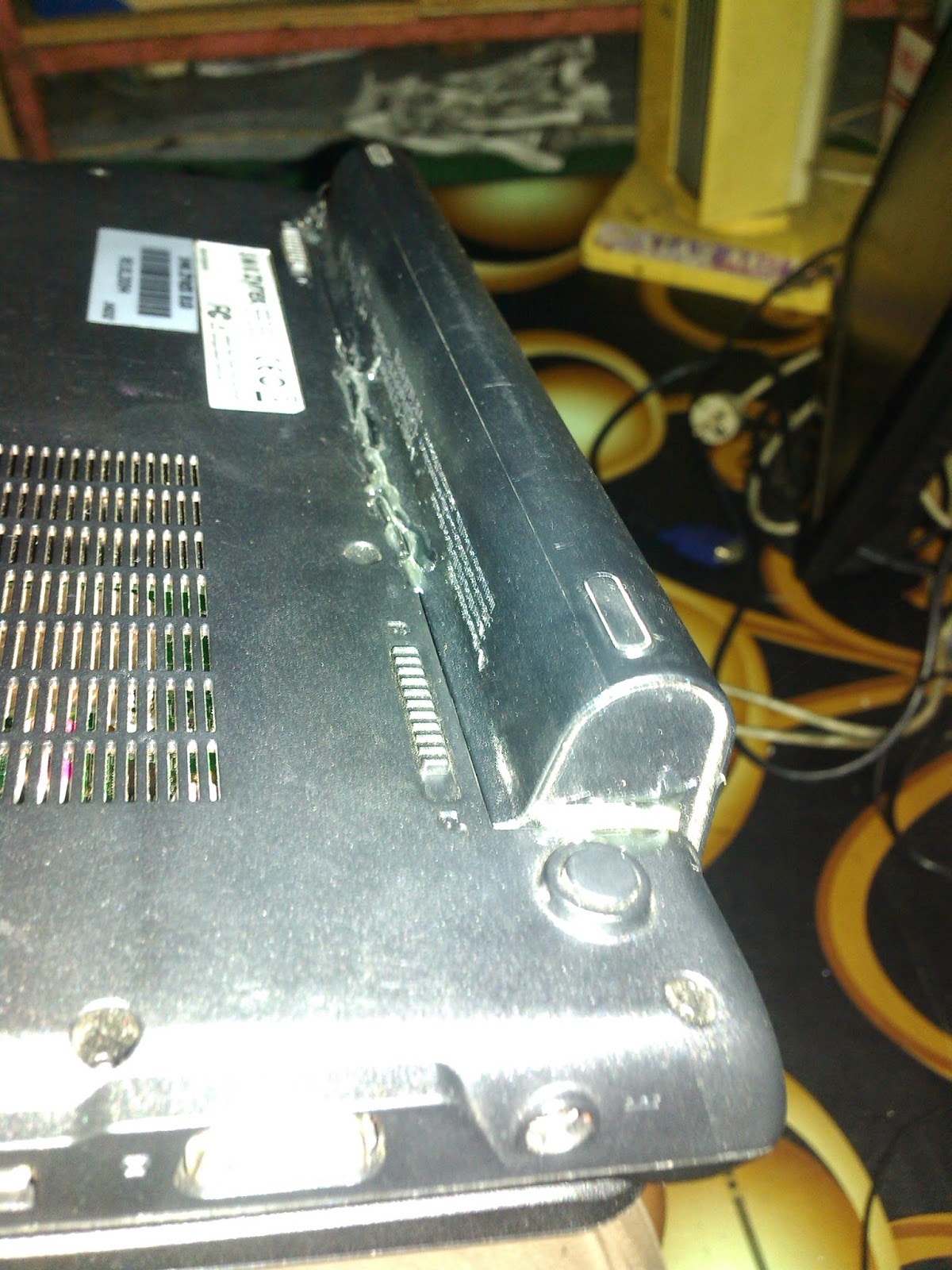 Service Laptop GANKSAR KOMPUTER netbook bekas Service 