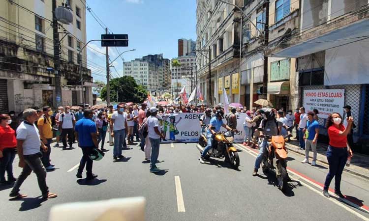 Em protesto, servidores da saúde cobram reajuste salarial da prefeitura de Salvador