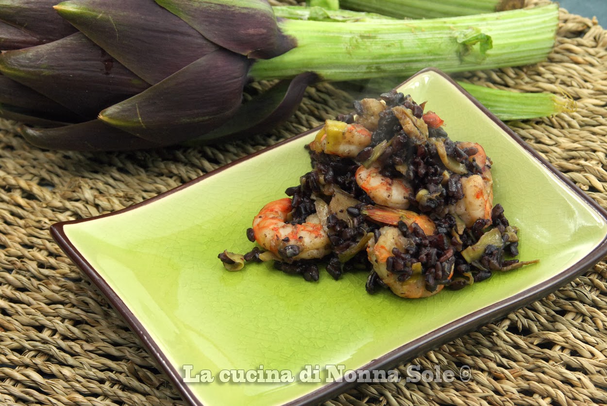 riso nero con carciofi e gamberi