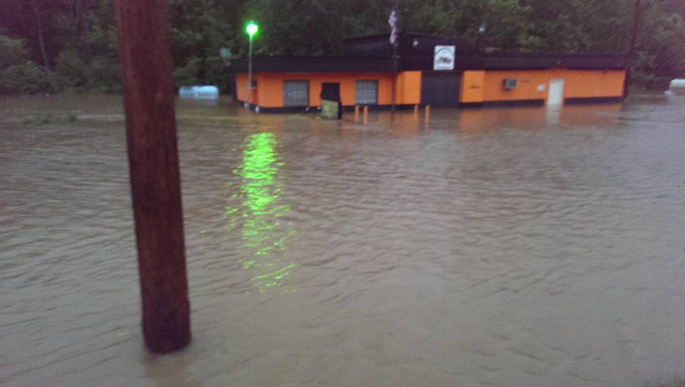 The ster Commentator Camden on Gauley Flood Photos