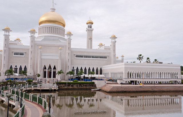 Sultan Omar Ali Saifuddin Mosque