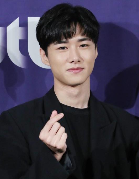 Profil, Biodata dan Fakta Seo Ji Hoon, Aktor Pencuri Adegan - Indofankor