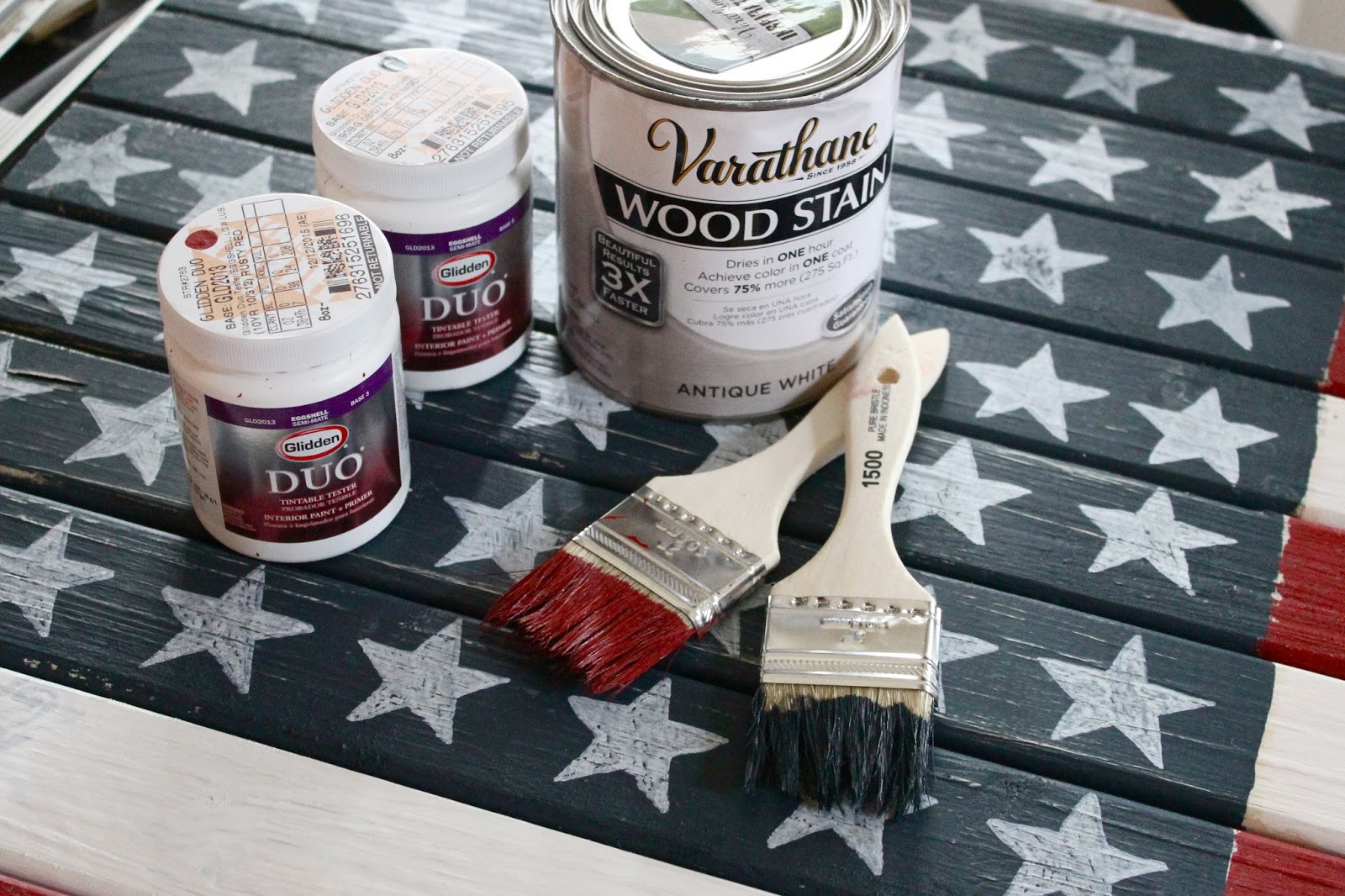 How To Make A DIY Rustic American Flag | The Yellow Cape Cod | Bloglovin’