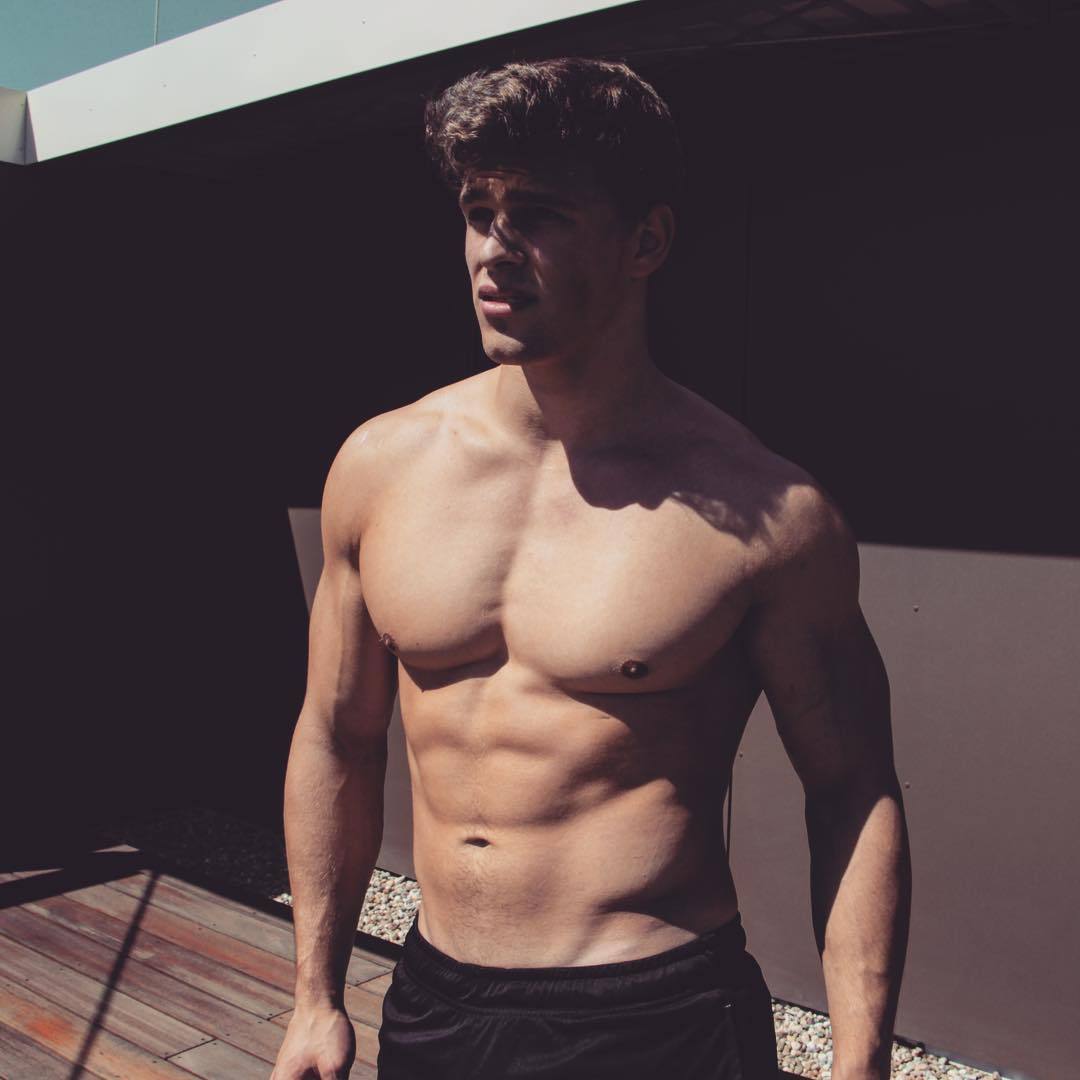 hot-young-shirtless-guys-big-pecs