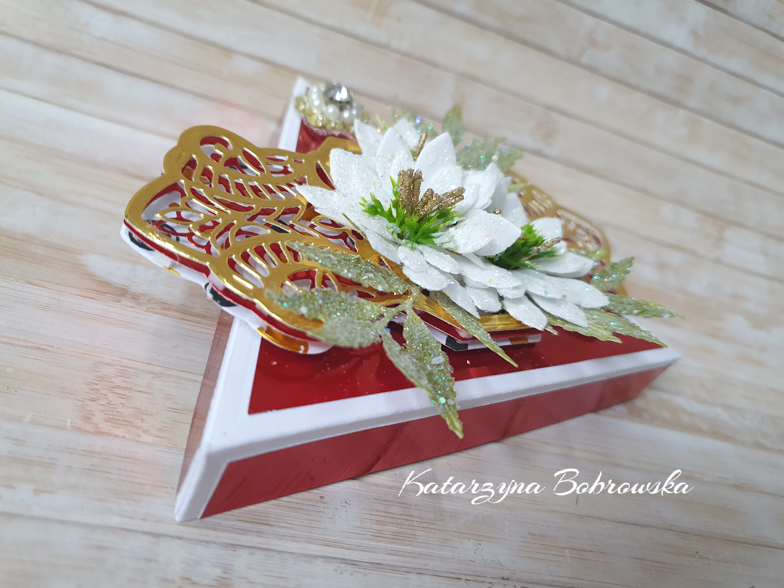 Kasia Handmade Cards : Triangular Gift Box