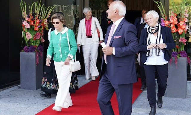 Norwegian Veterinary Institute. Queen Sonja wore a green tweed jacket and white trousers, green stone necklace and earrings