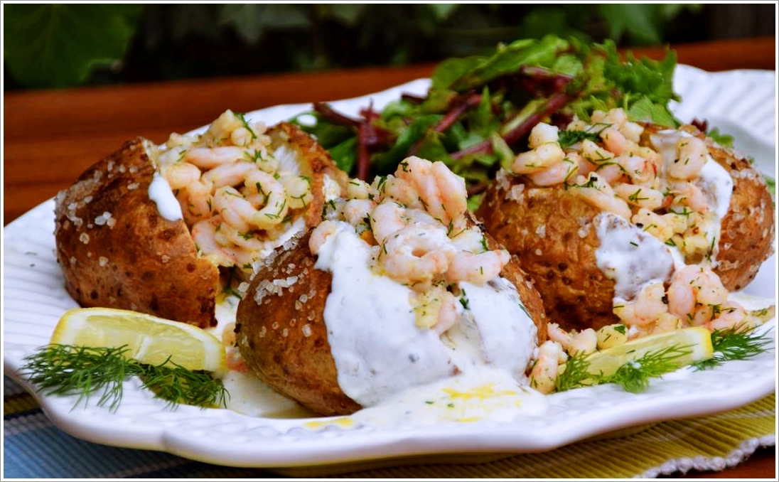 Baked potato with sour cream and brown shrimps