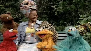Erykah Badu, Elmo, Baby Bear, Zoe and Rosita sing We're All Friends (Friendship). Sesame Street Preschool is Cool Making Friends