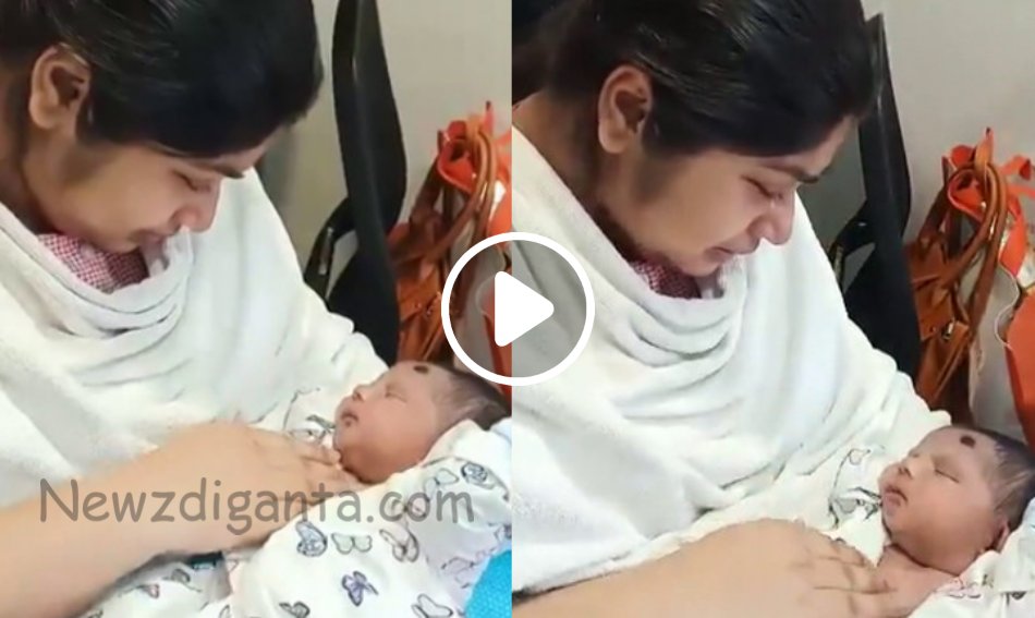“கொரோனாவிலிருந்து மீண்ட இளம் பெண் மருத்துவர் – குழந்தையை மடியில் ஏந்திய நெகிழ்ச்சி சம்பவம் !! “கொரோனாவிலிருந்து மீண்ட இளம் பெண் மருத்துவர் – குழந்தையை மடியில் ஏந்திய நெகிழ்ச்சி சம்பவம் !!